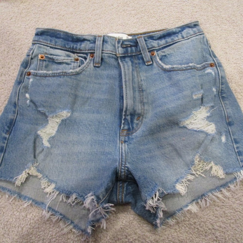 ABERCROMBIE & FITCH HIGH RISE MOM SHORTS